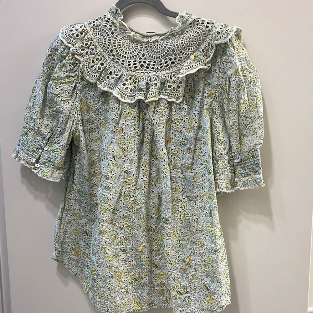 Green and White Flutter Sleeve Blouse with Bib Collar - Picture 4 of 4